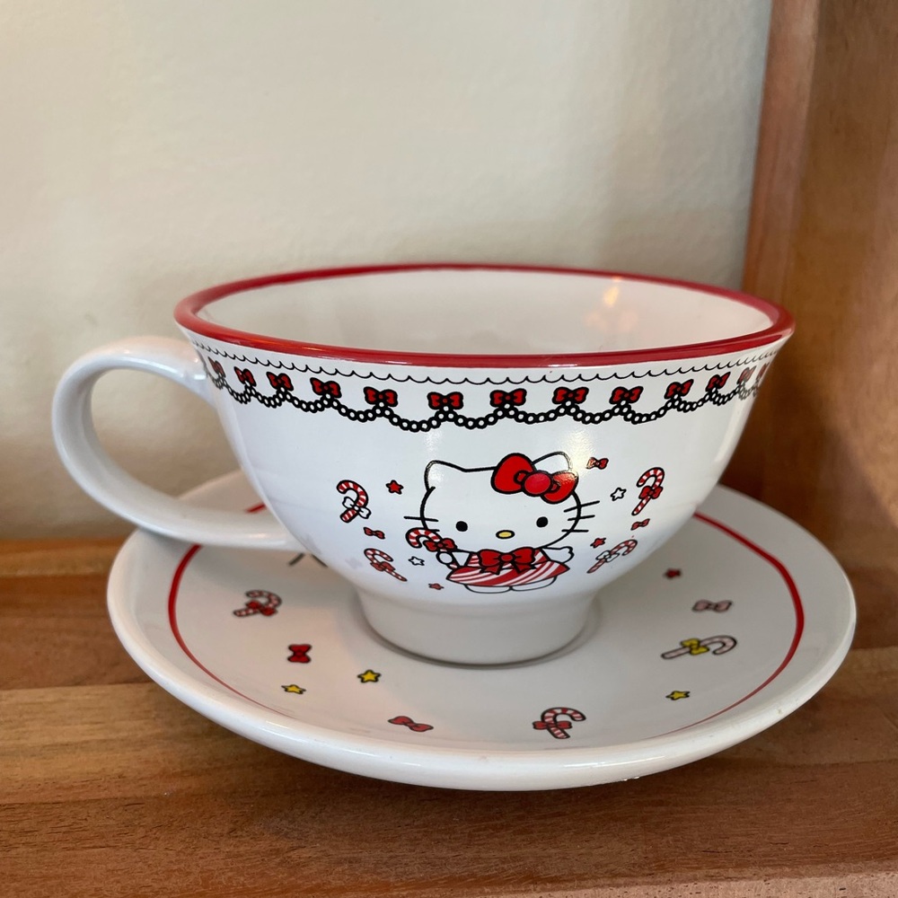Adorable Hello Kitty Christmas mug and plate set.
